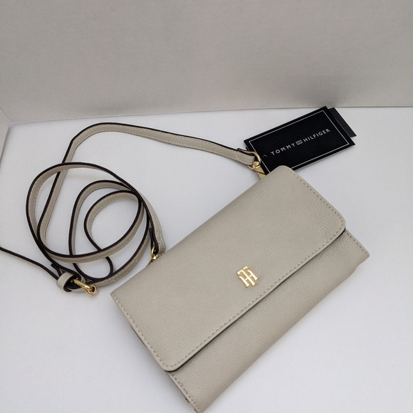Tommy Hilfiger Handbags - NWT Tommy Hilfiger crossbody
